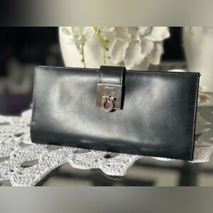 ❗️AUTHENTIC❗️ FERRAGAMO GANCINI Long Black Leather Wallet